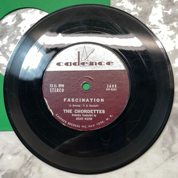 The Chordettes Around the World / Fascination 33 Vinyl Compact Doo Wop Cadence - Picture 6 of 6